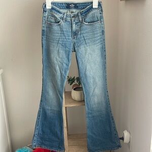 Hollister Low rise vintage flare jeans, Size 0R, stretchy at the waist!